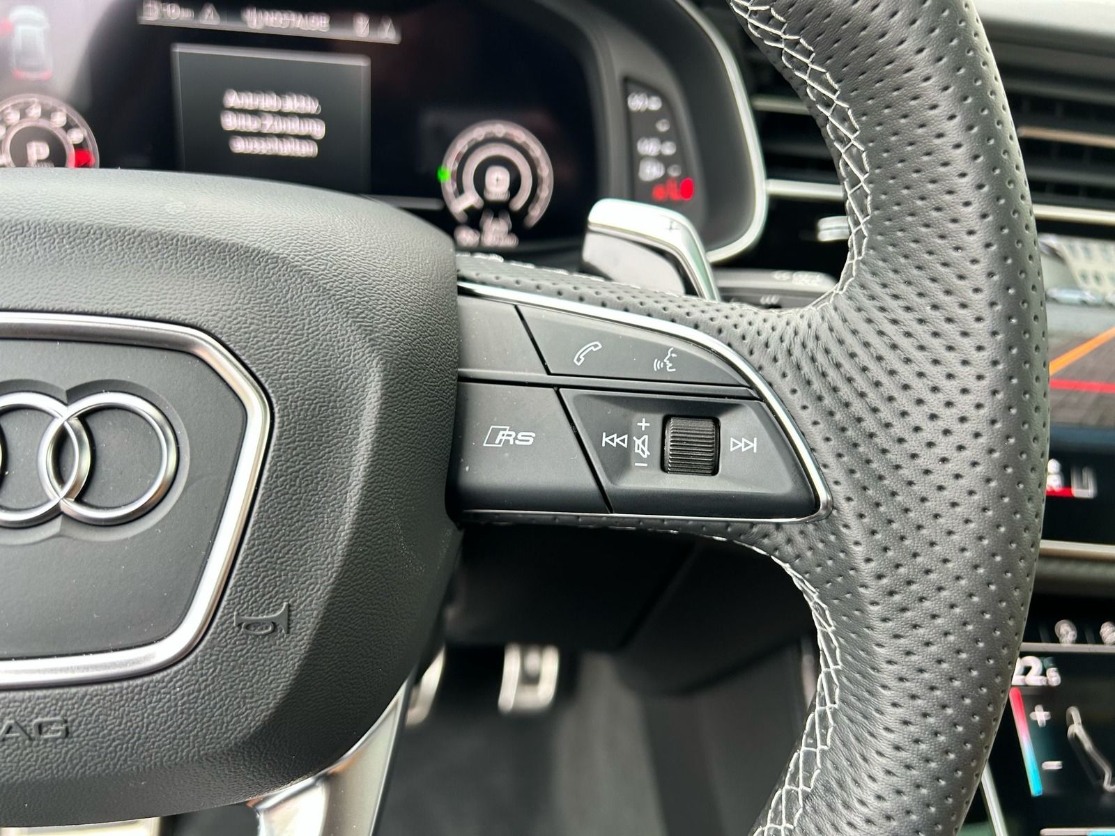 Audi RSQ8 4.0 TFSI QUT*MATRIX*PANO*CARBON*HUD*360°