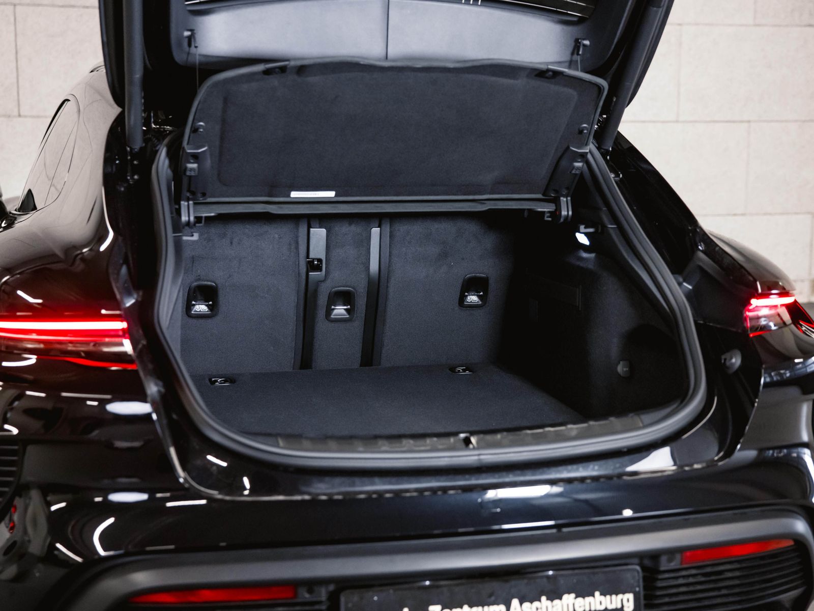 Porsche Taycan Turbo Sport Turismo SportDesign Paket