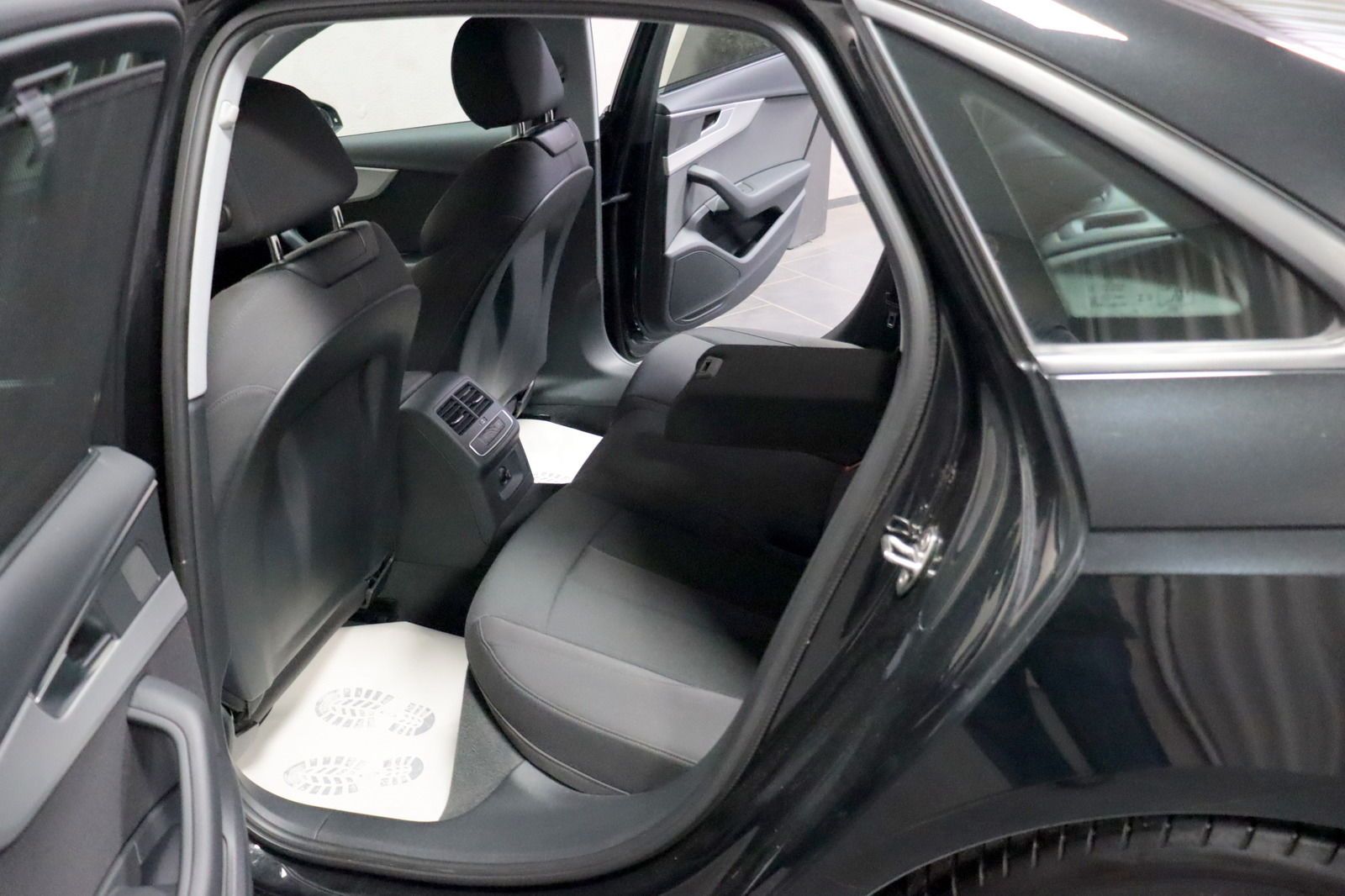 Audi A4 Lim. 40 TFSI Quattro S Line - Samsaru's Car Outlet