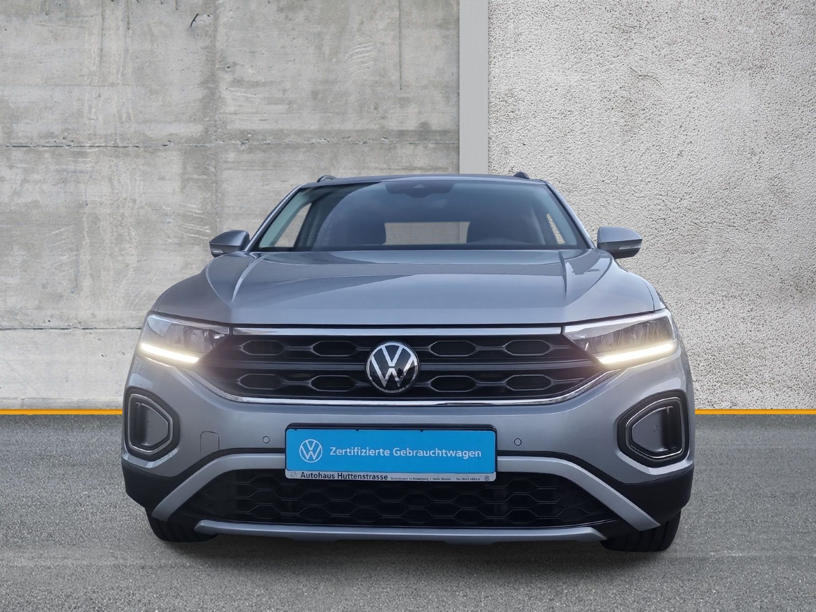 Volkswagen T-Roc 1.5 TSI DSG Life - Samsaru's Car Outlet