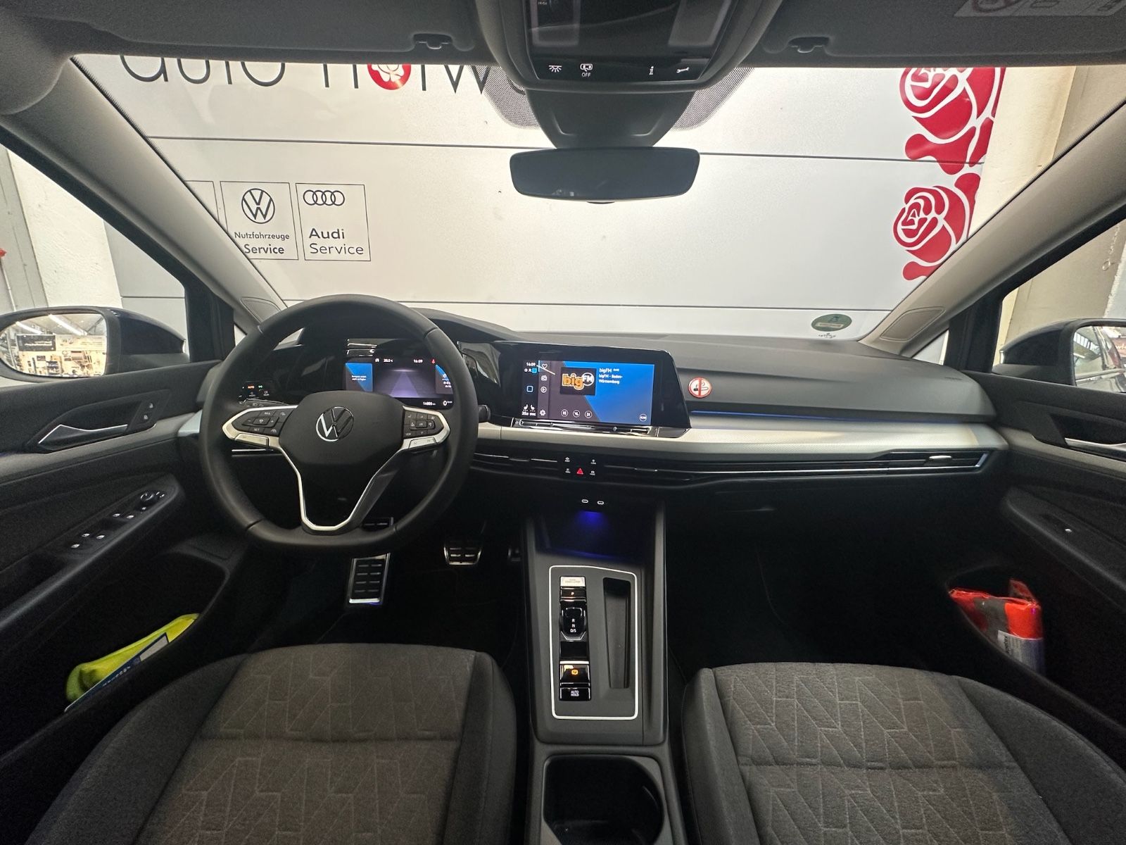 Volkswagen Golf VIII 1.5 eTSI MOVE - Samsaru's Car Outlet