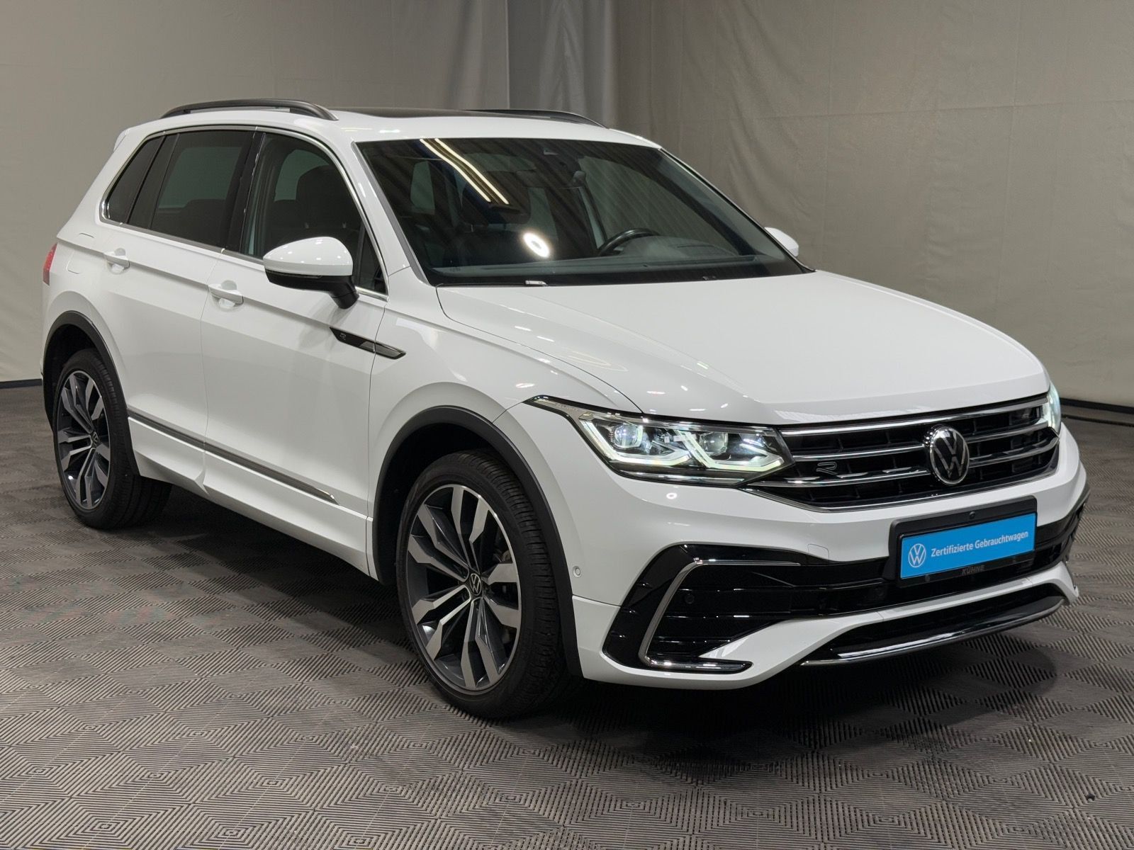 Volkswagen Tiguan R-Line 2.0 TDI DSG 4M - Samsaru's Car Outlet