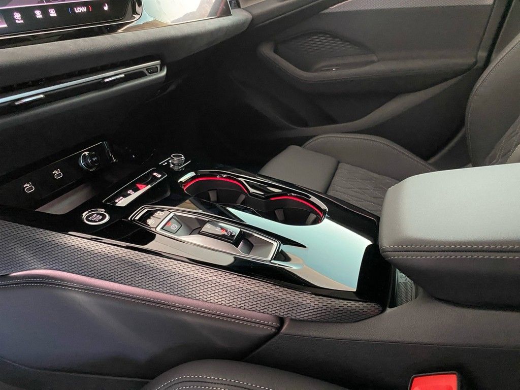 Audi A5 Avant e-hybrid quattro S line 270 kW HUD+360°