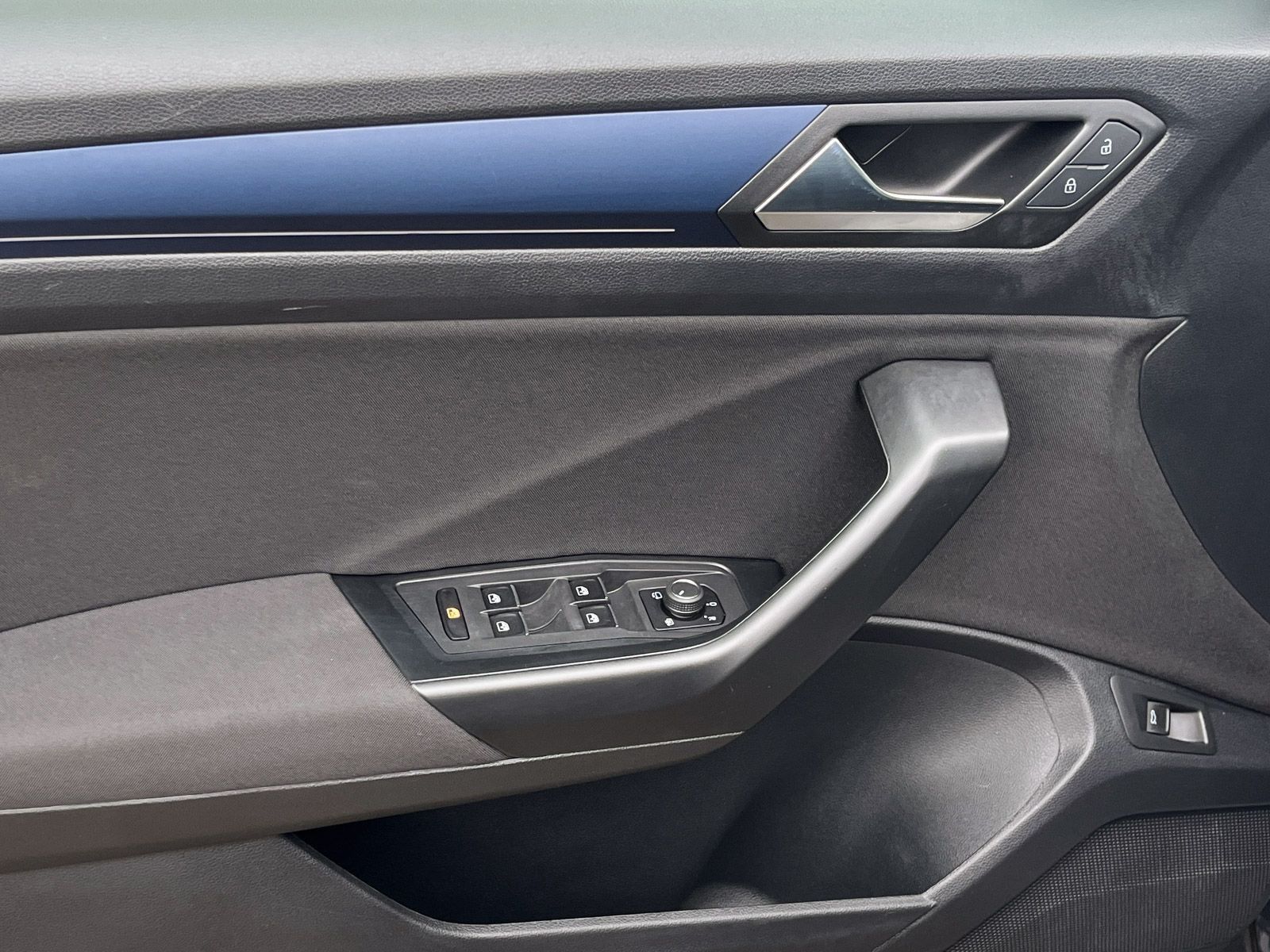 Volkswagen T-Roc 1.5 TSI United - Samsaru's Car Outlet