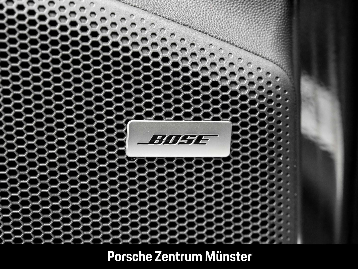 Porsche Macan 4 - Samsaru's Car Outlet