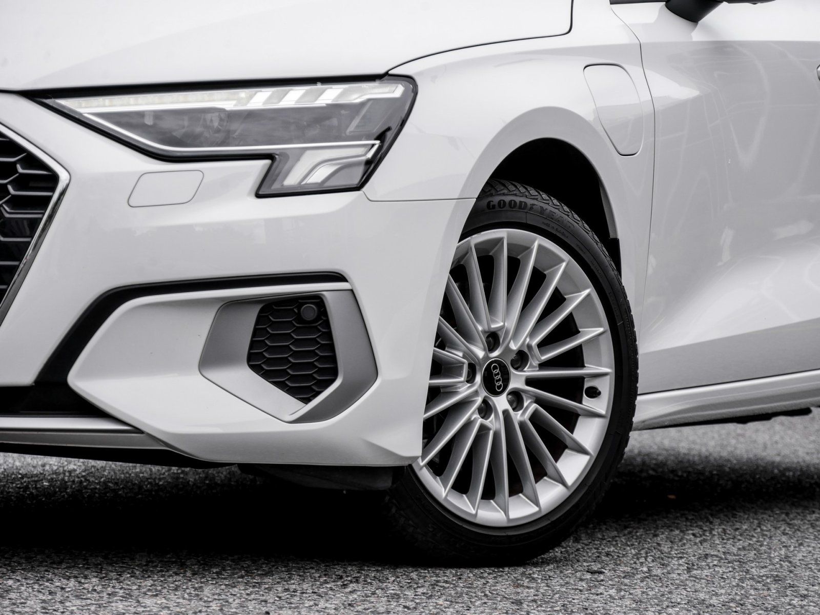 Audi A3 Sportback 40 HYBRID advanced PANO eKLAPPE LED