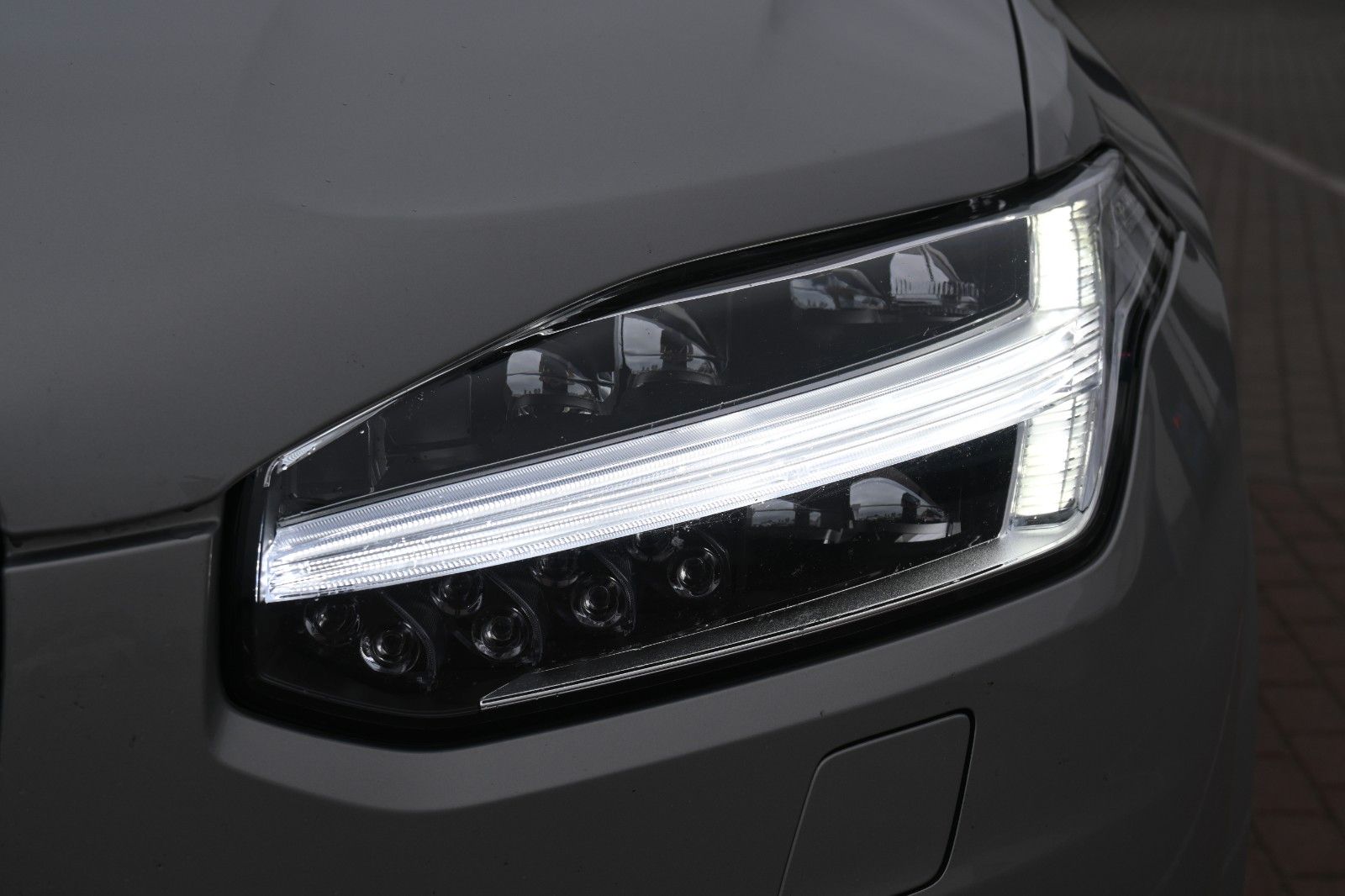 Volvo B5 AWD Ultimate Dark *HUD*B&W*LUFT*MASS*AHK*