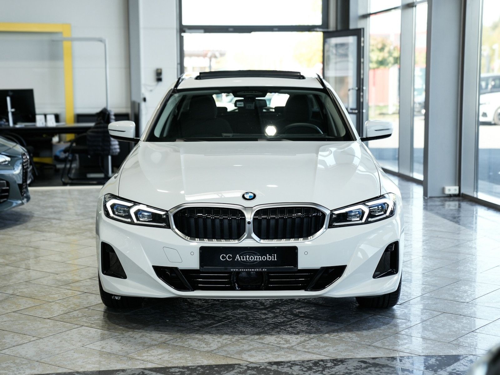 BMW 320d xDrive Touring Panorama 360K Standh.