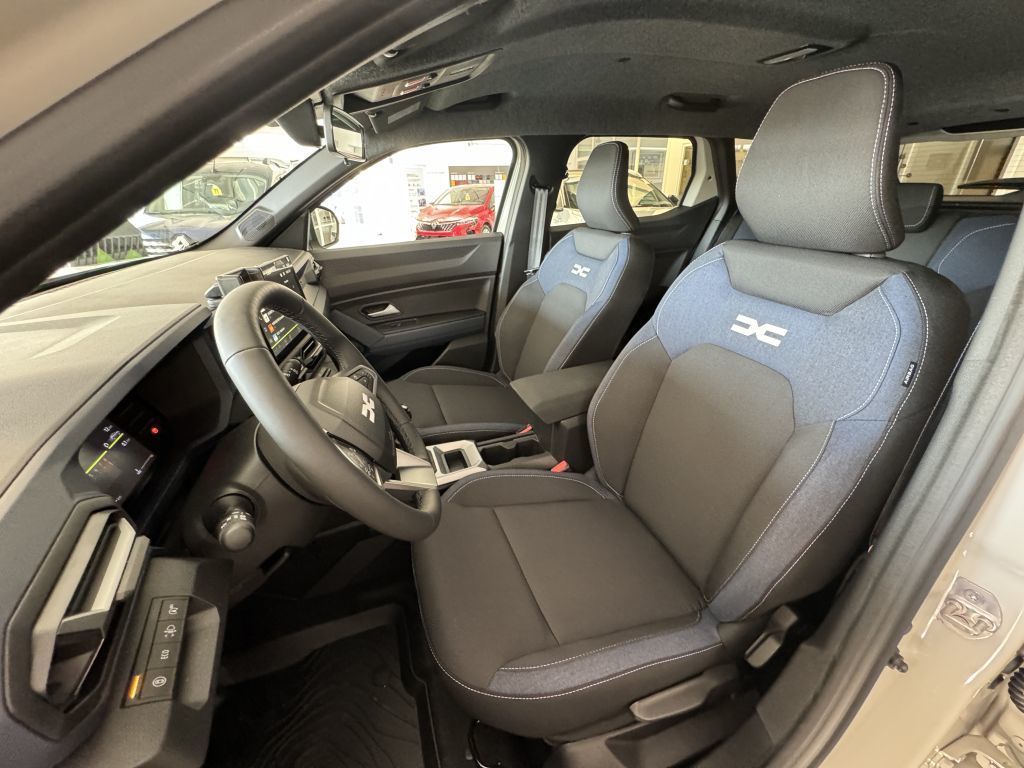 Dacia Duster Neuer Journey TCe130 - Samsaru's Car Outlet