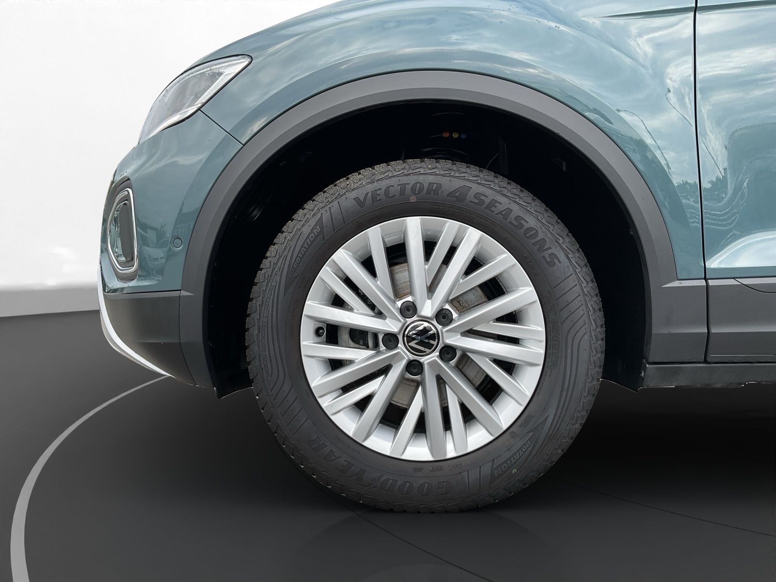 Volkswagen T-Roc 1.0 TSI Life - Samsaru's Car Outlet