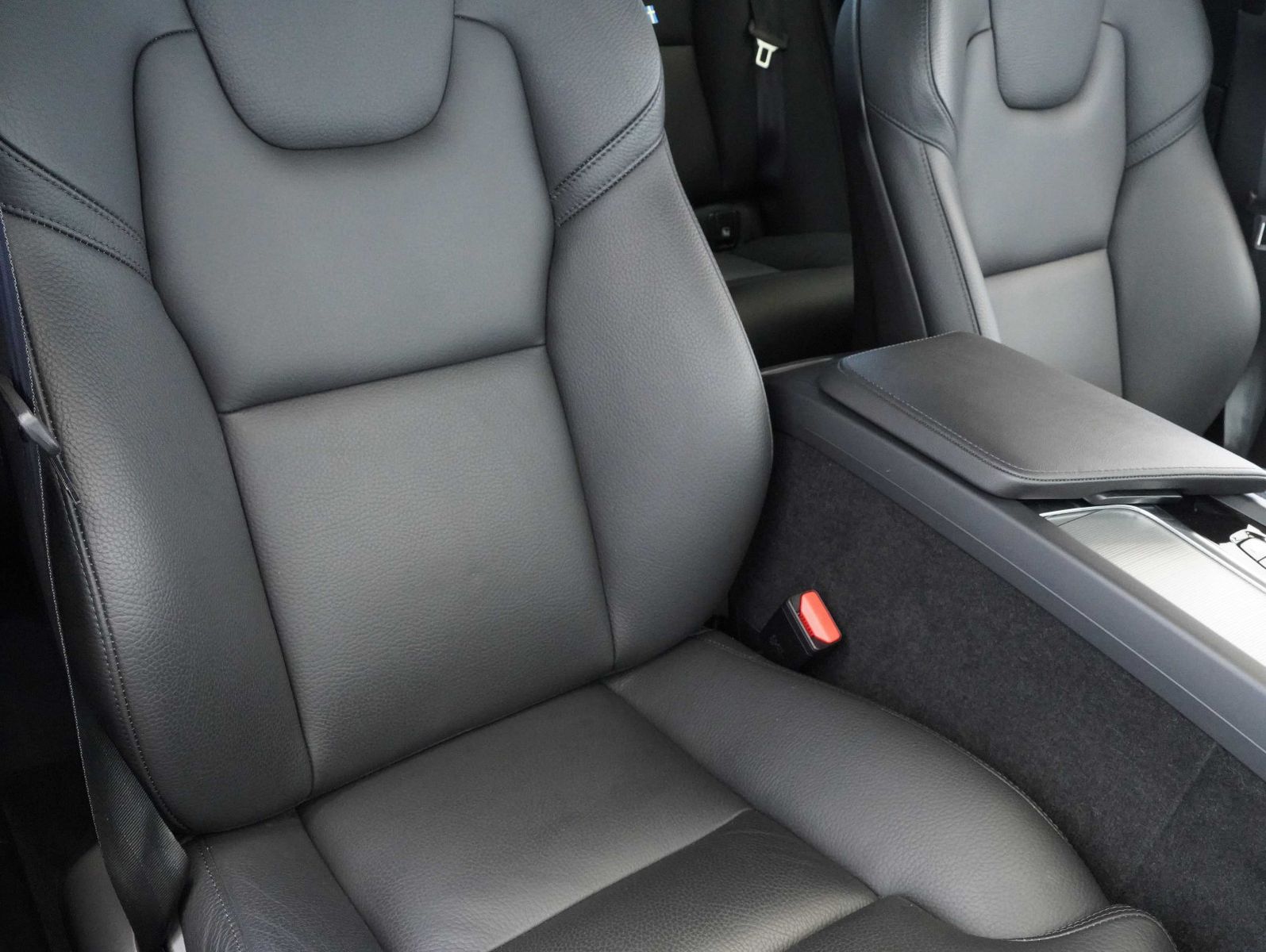 Volvo XC60 B4 B Plus Dark LED/NAVI/ACC/BLIS