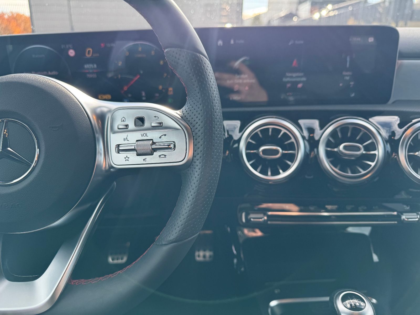 Mercedes-Benz A -Klasse 200 AMG-Line - Samsaru's Car Outlet