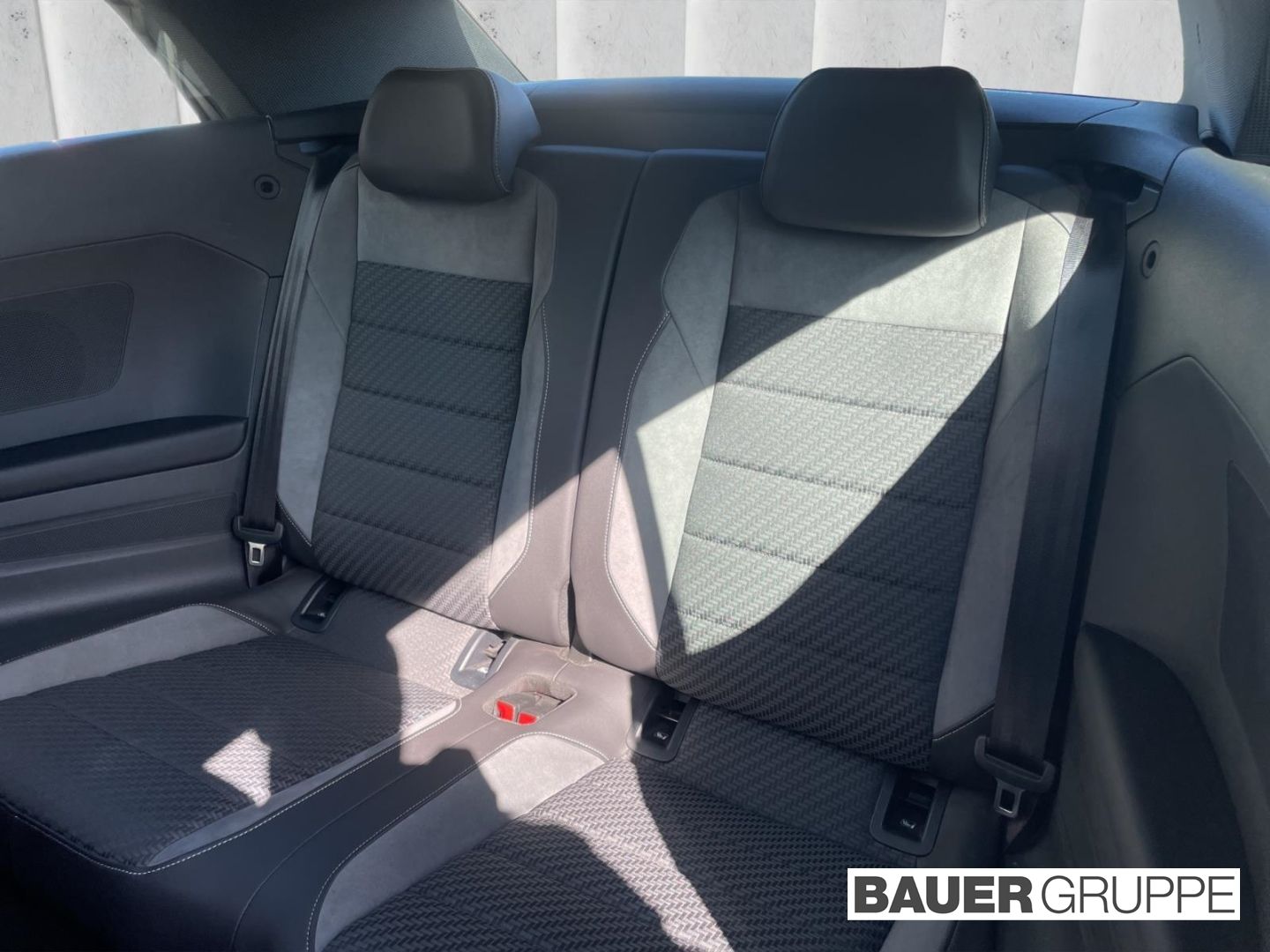 Volkswagen T-Roc R-Line 1.5 TSI - Samsaru's Car Outlet