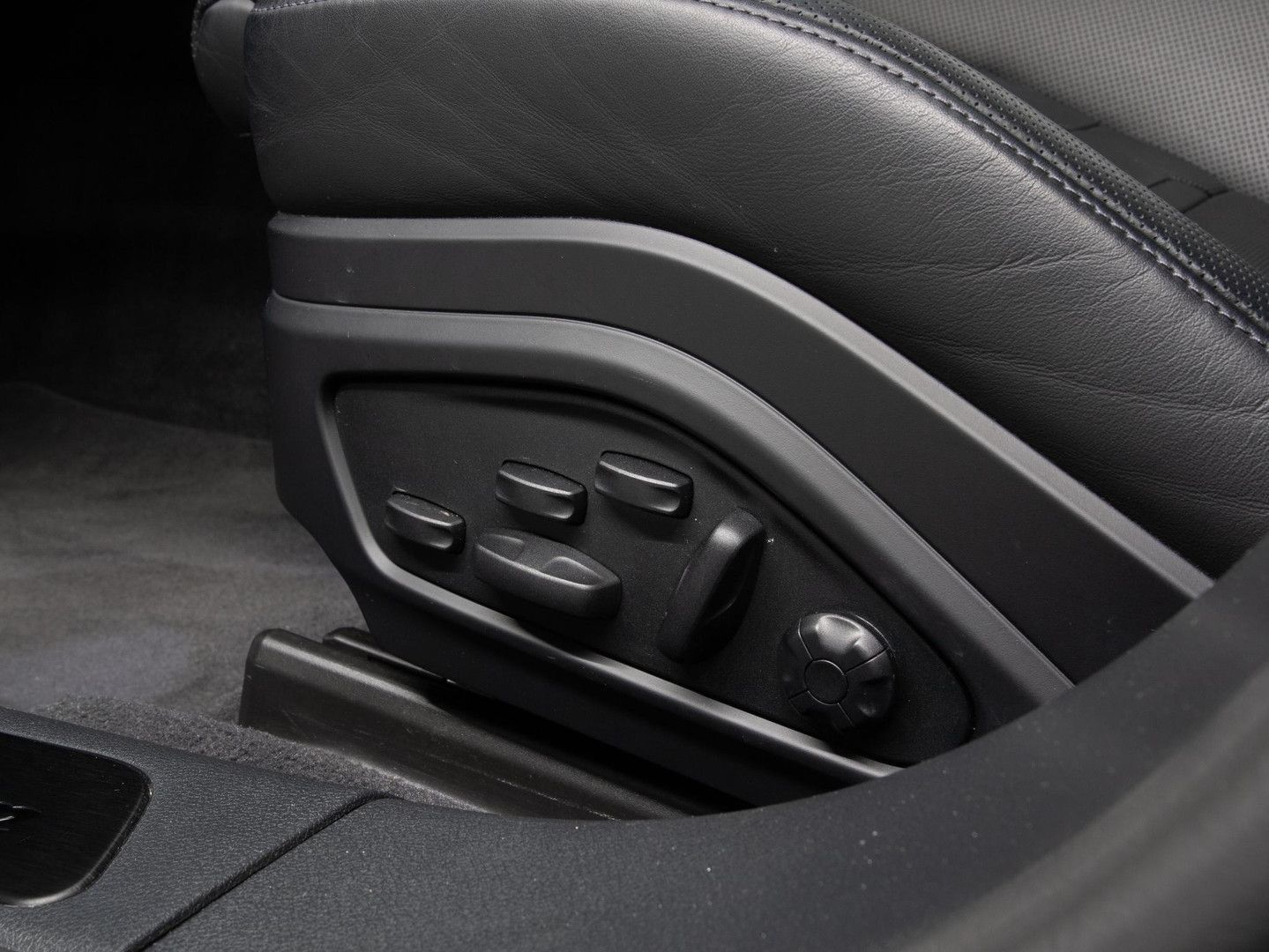 Porsche Panamera 4 E-Hybrid Platinum Edition