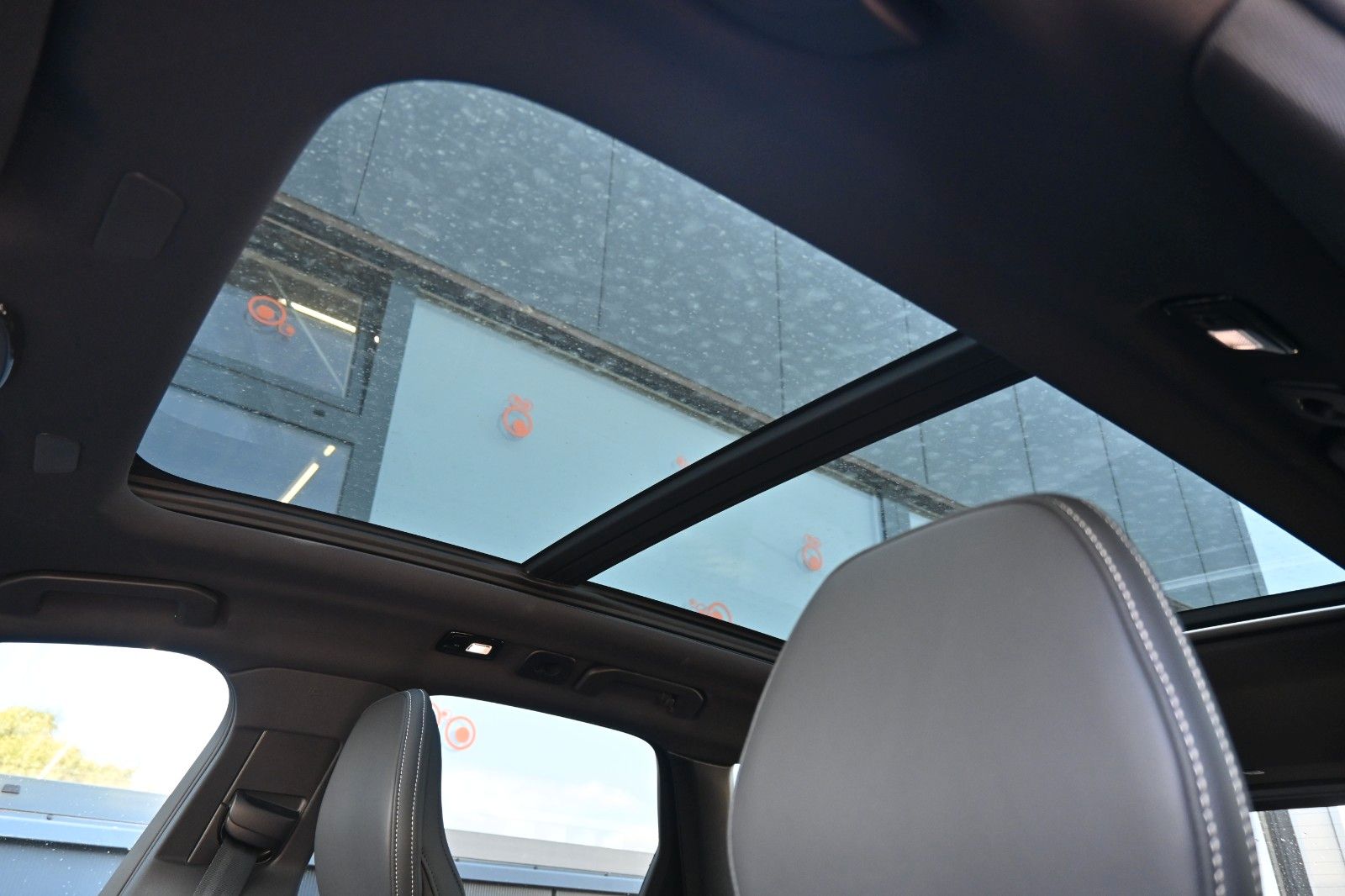 Volvo XC60 B4 AWD Ultimate - Samsaru's Car Outlet