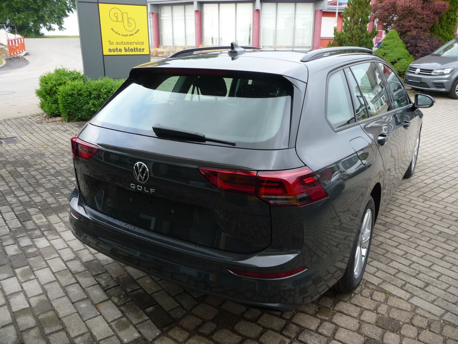 Volkswagen Golf VIII Variant Life - Samsaru's Car Outlet