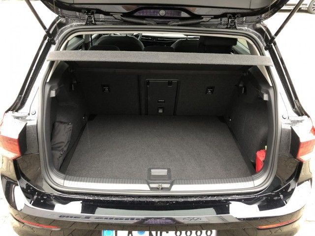 Volkswagen Golf VIII 1.5 TSI Move - Samsaru's Car Outlet