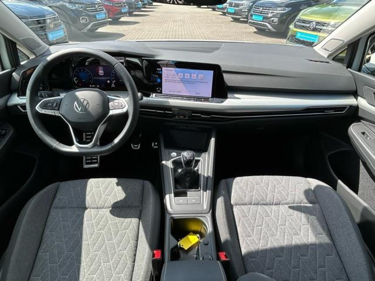 Volkswagen Golf VIII Move 1.5 l TSI - Samsaru's Car Outlet