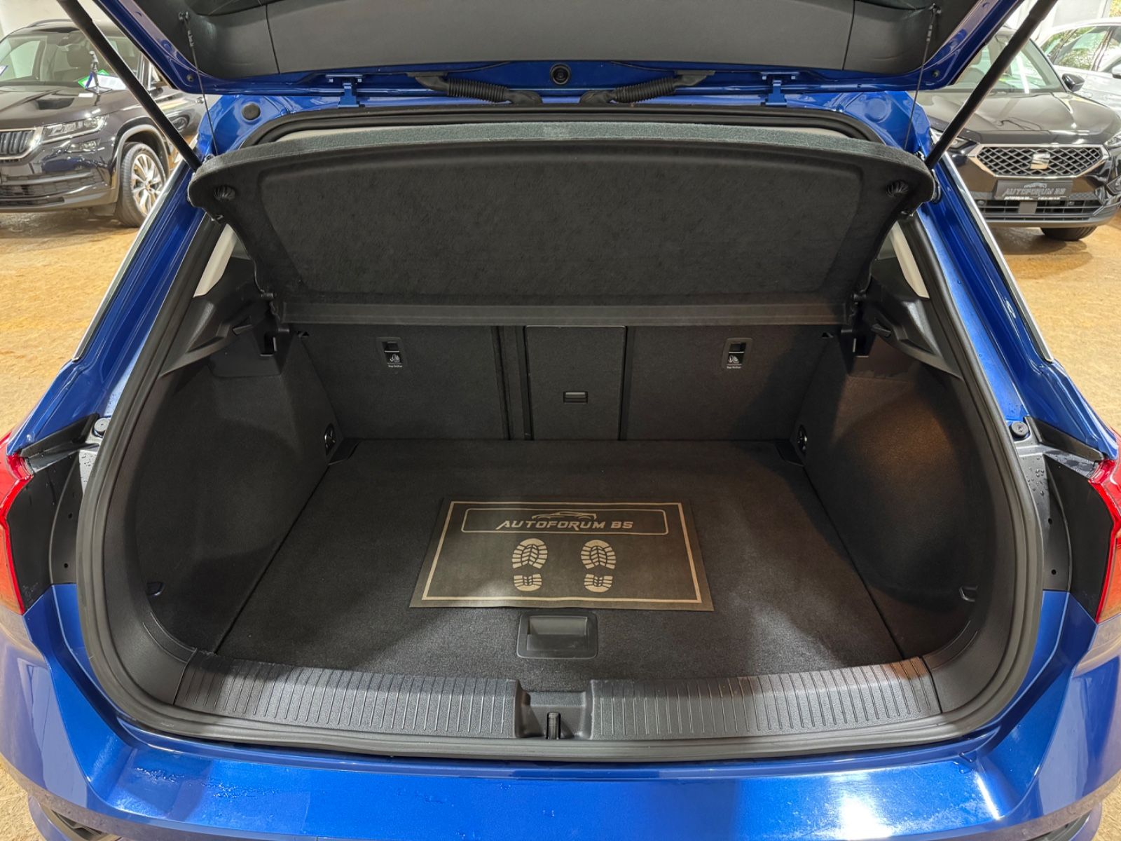 Volkswagen T-Roc Style 2.0 TDI DSG - Samsaru's Car Outlet