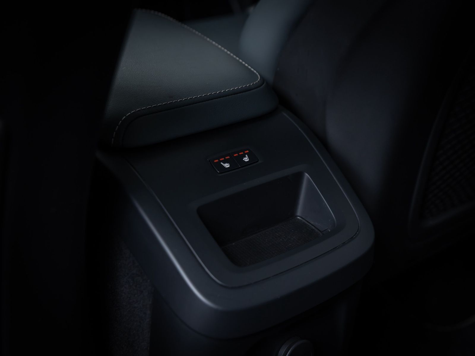 Volvo XC60 R Design Recharge *LED*STDHZ*AHK*360°