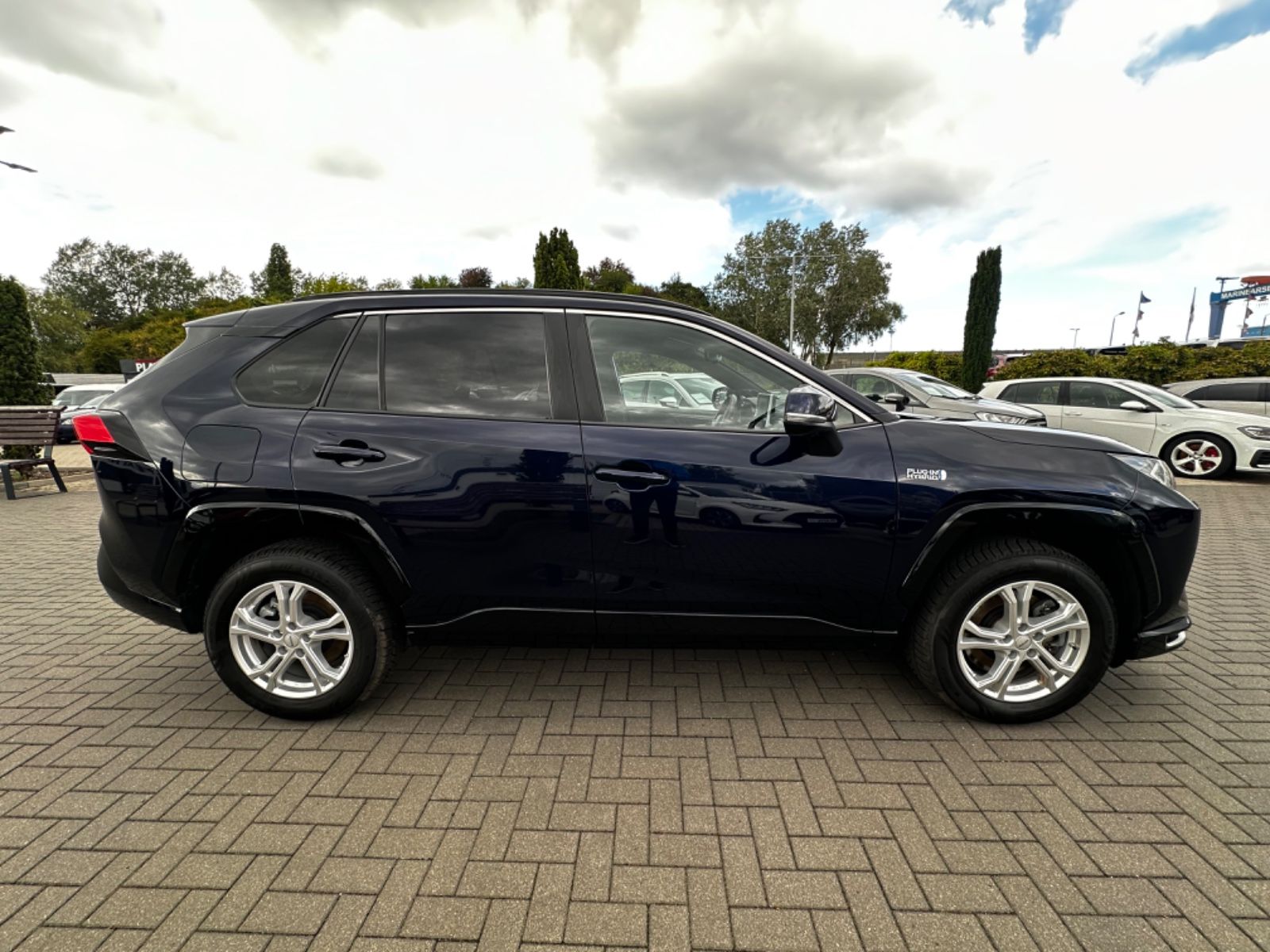 Toyota RAV 4 Plug-in Hybrid 4x4 Executive - Samsaru's Car Outlet