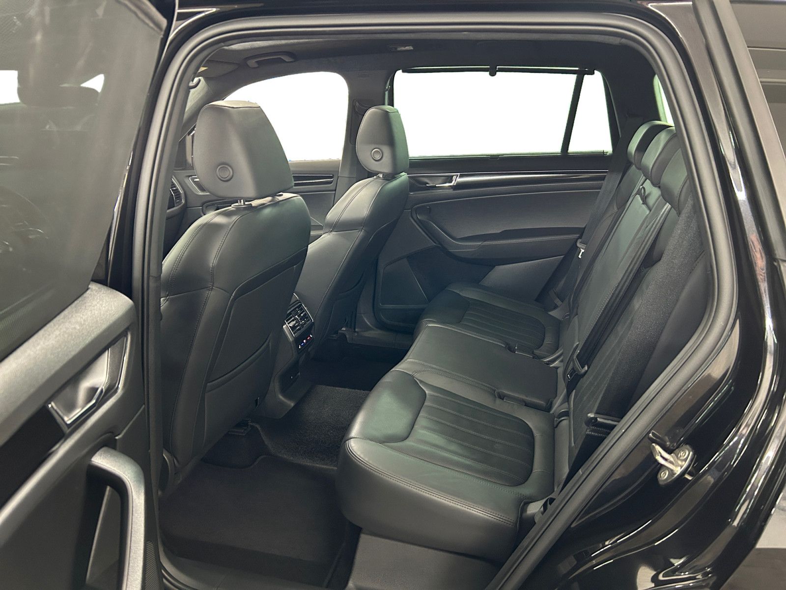 Skoda Kodiaq 2.0TDI DSG 4x4 L&K Matrix AHK Standh 360°
