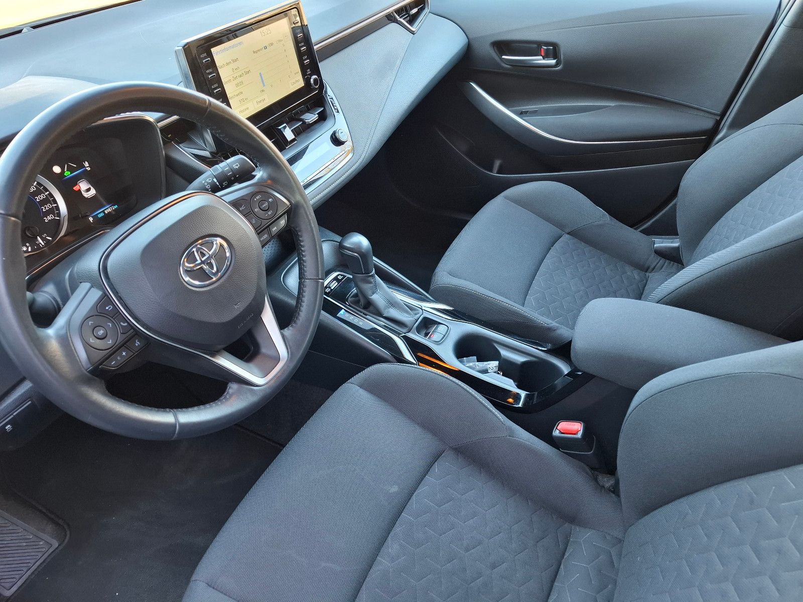 Toyota Corolla 1.8 Hybrid - Samsaru's Car Outlet