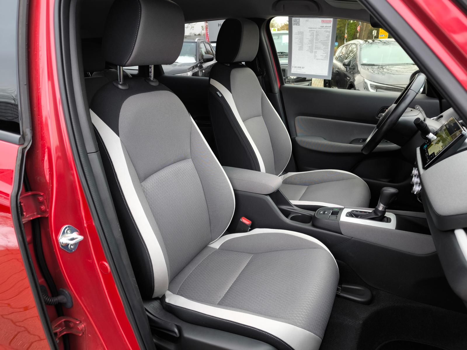 Honda Jazz 1,5 e Executive Crosstar + Ganzjahresreifen