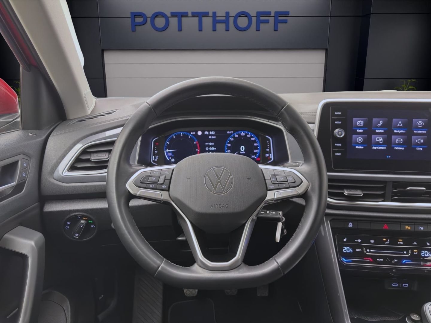 Volkswagen T-Roc 1.0 TSI STYLE - Samsaru's Car Outlet