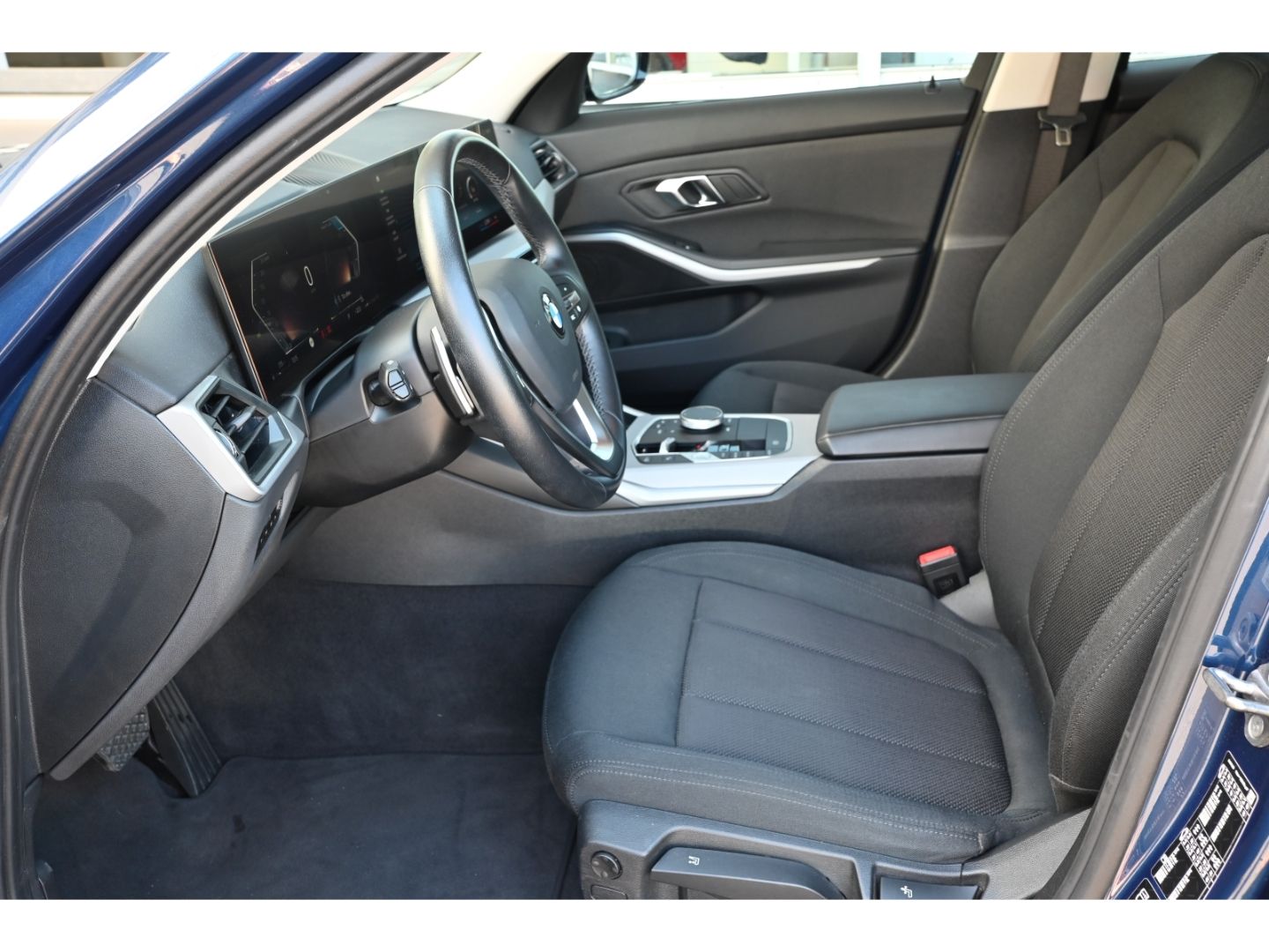 BMW 320 d xDrive Touring MHyb - Samsaru's Car Outlet