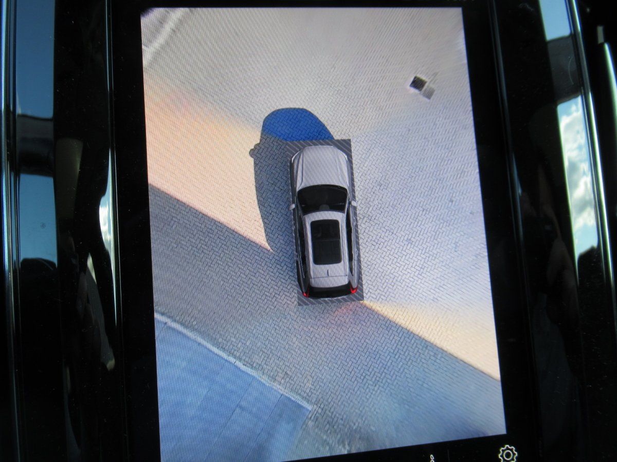 Volvo XC60 B5 AWD Benzin Plus Dark Automatik