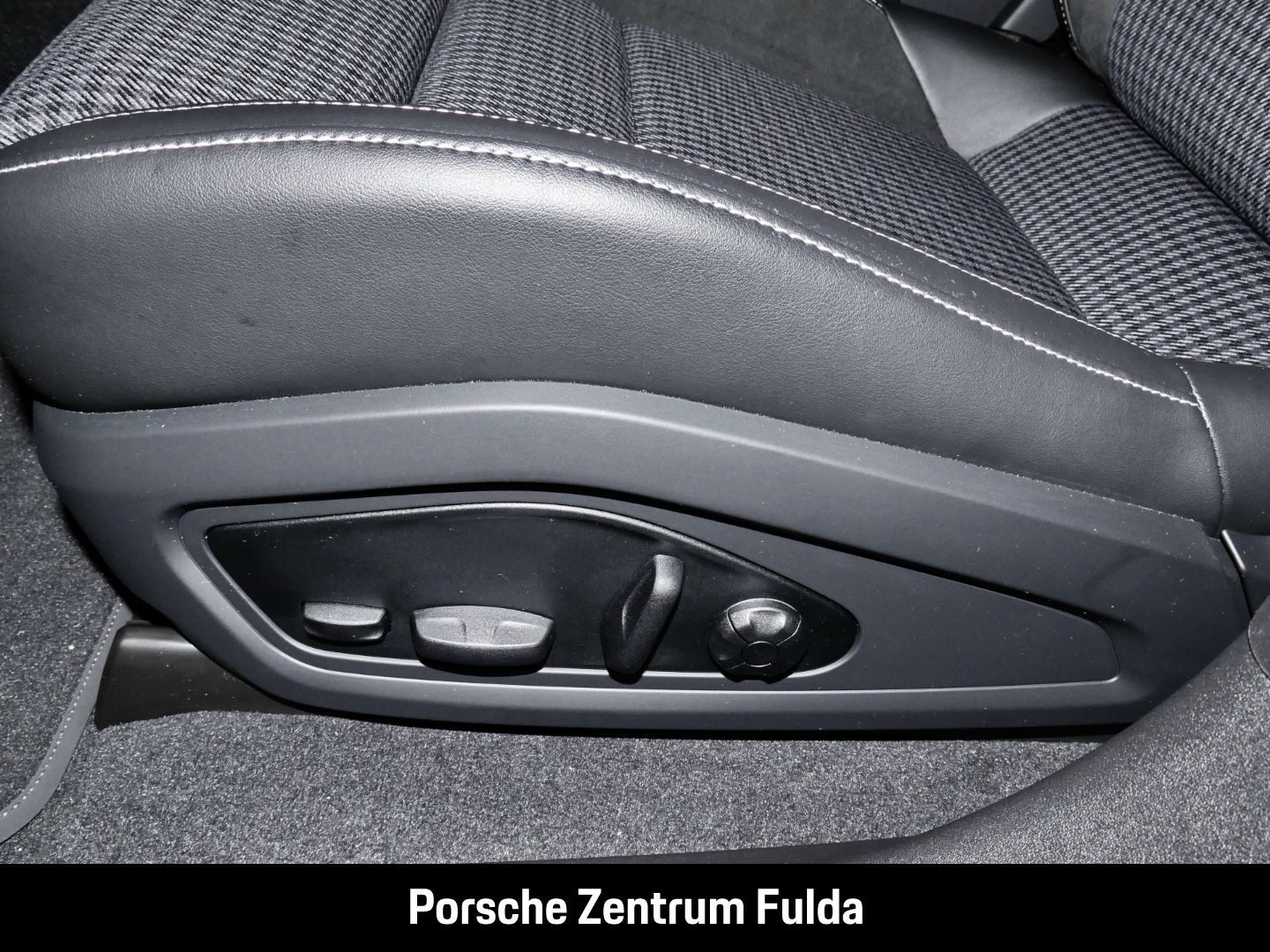 Porsche Taycan Surround-View LED-Matrix Head-Up BOSE