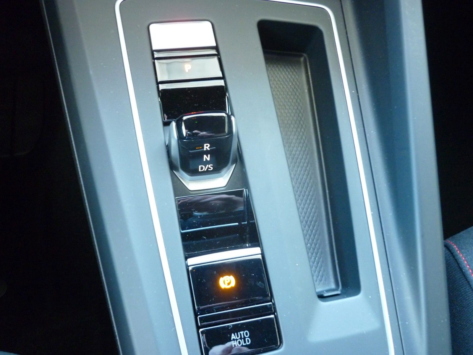 Volkswagen Golf VIII GTI DSG - Samsaru's Car Outlet
