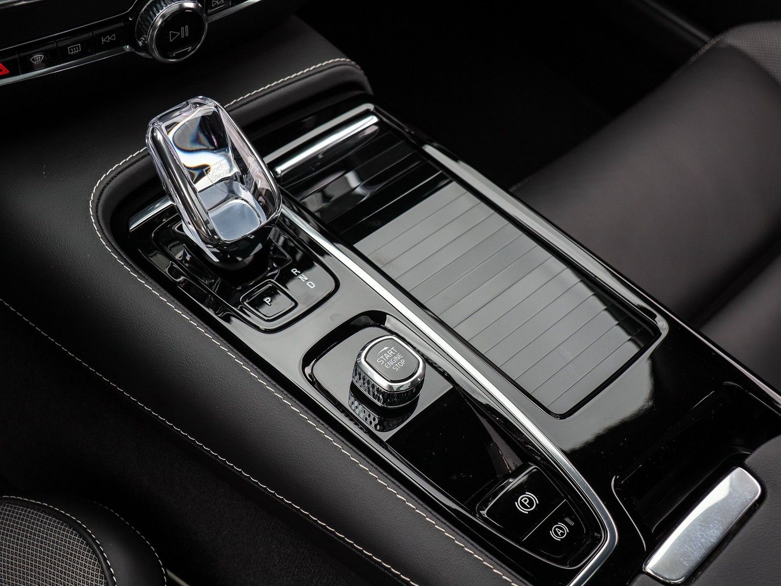 Volvo S60 T8 Recharge AWD Ultimate Dark NP:78.110,-//A