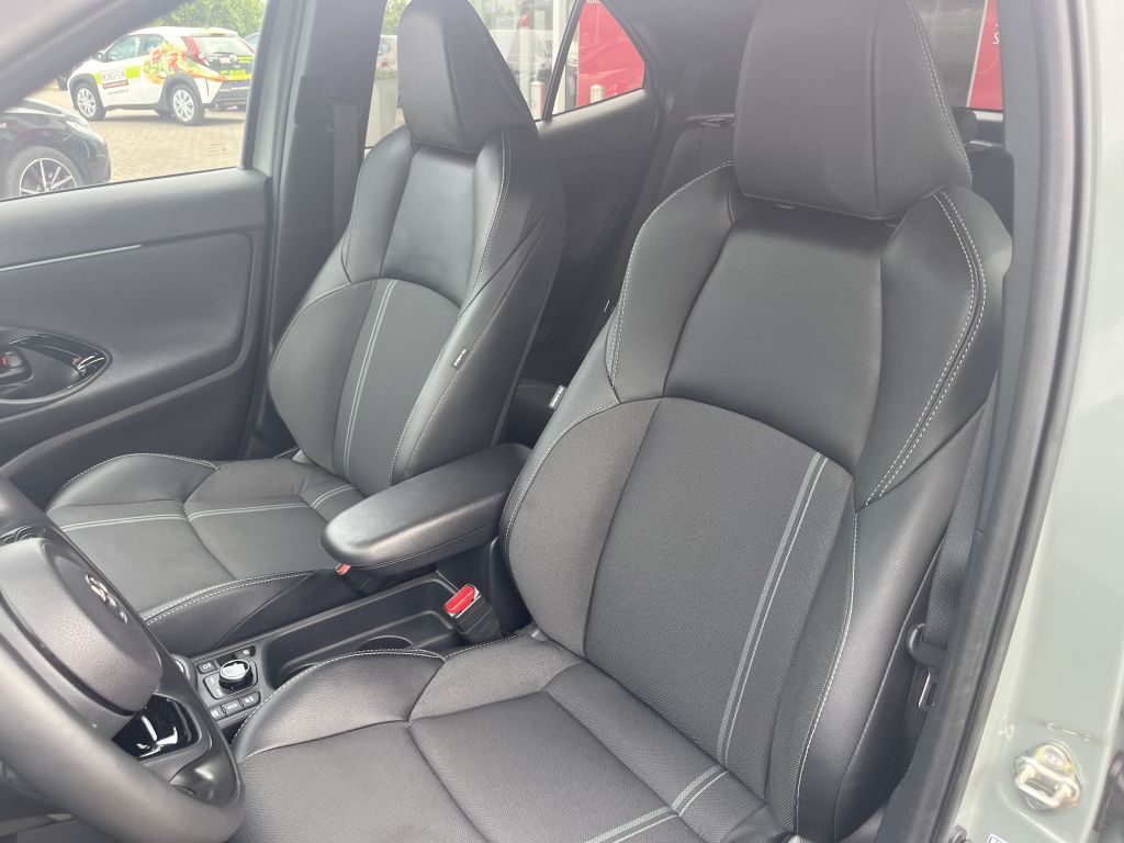 Toyota Yaris Cross Hybrid  VVT-i AWD-i Premiere Edition