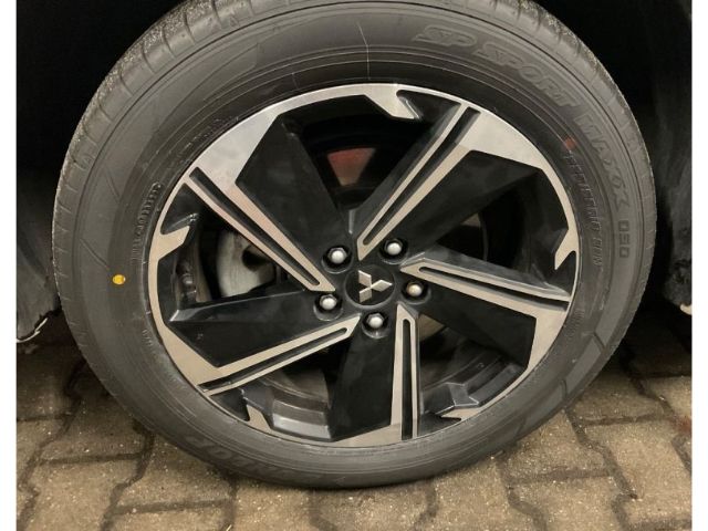 Mitsubishi Eclipse Cross Plus Select Black Hybrid 4WD 2.4 M
