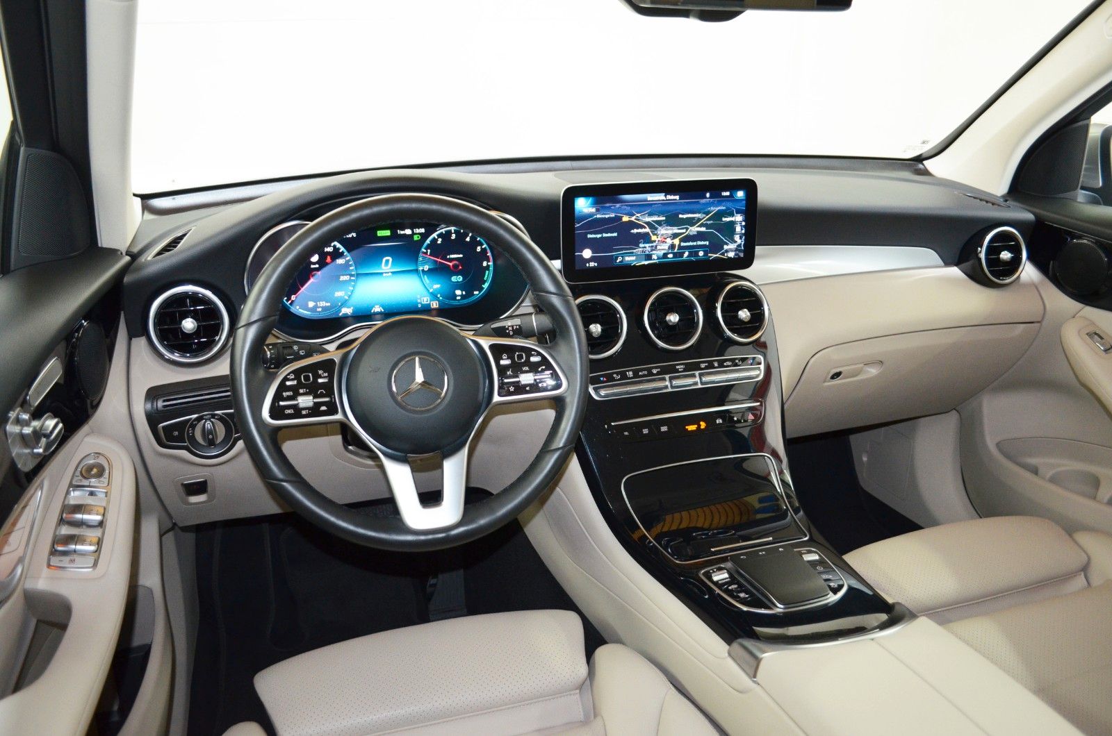 Mercedes-Benz GLC 300 DE 4M"AIRMATIC"DISTR+"AHK"MASSAGE"MBEAM"