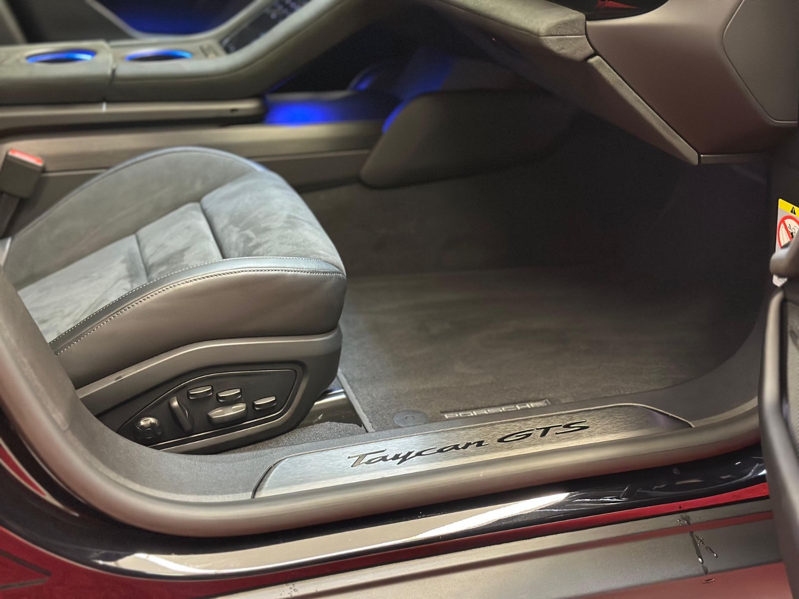 Porsche TAYCAN GTS FULL OPTION BEIFAHRER DISPLAY