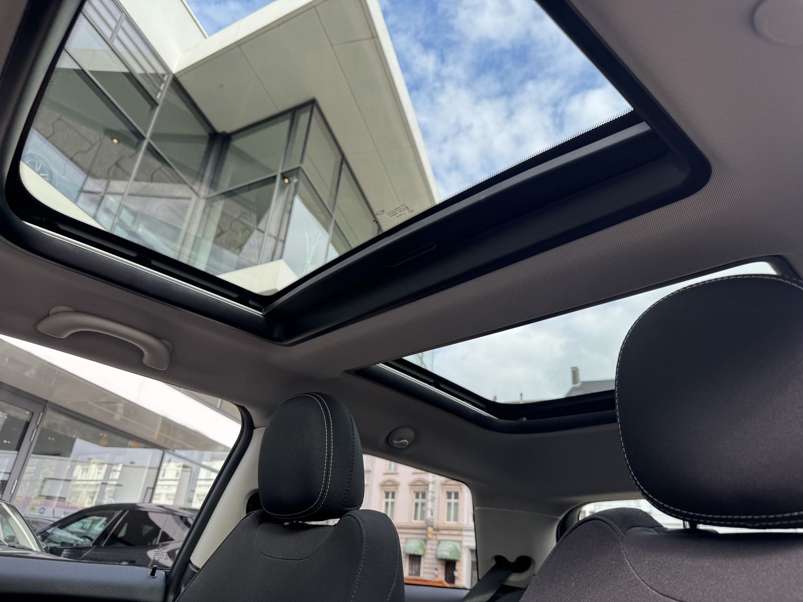 MINI Cooper SE - Samsaru's Car Outlet