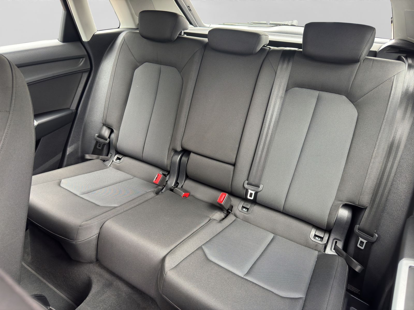 Audi Q3 35 2.0 TDI quattro advanced - Samsaru's Car Outlet