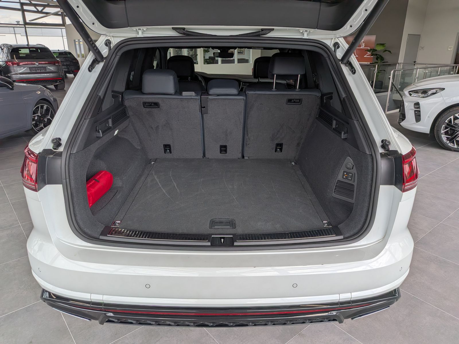 Volkswagen Touareg 3.0TDI 4M R-Line VOLL Black 22" UPE 114T