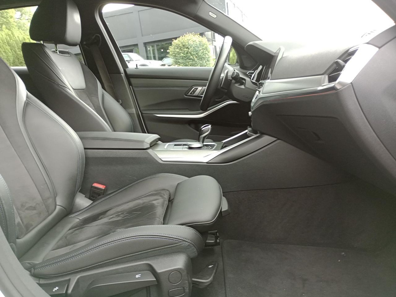 BMW 320i xDrive M Sport - Samsaru's Car Outlet