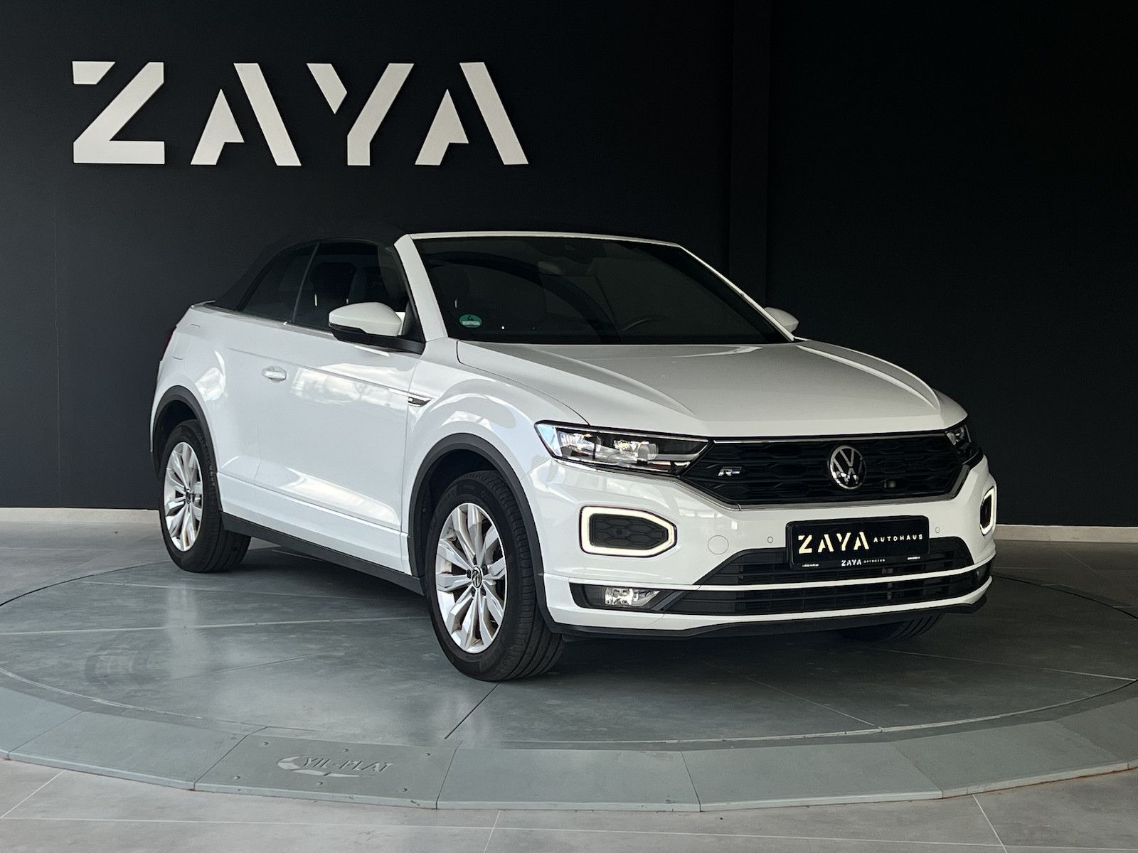 Volkswagen T-Roc 1.5 TSI R-Line - Samsaru's Car Outlet