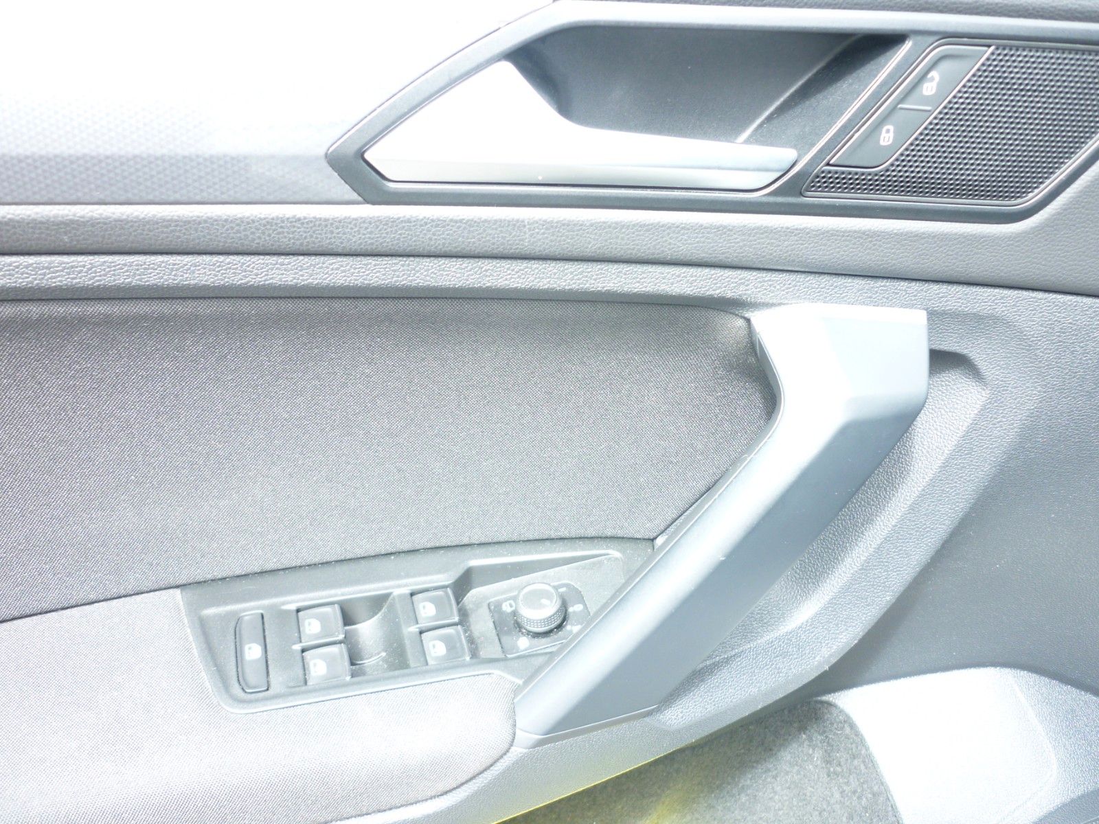 Volkswagen Tiguan 1.5 TSI Active - Samsaru's Car Outlet