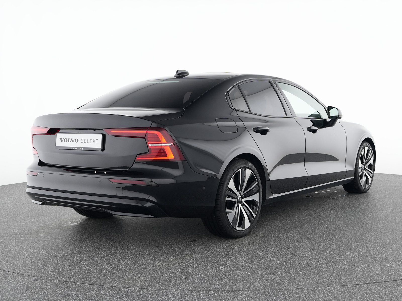 Volvo S60 T8 Recharge Ultimate Dark 19"+B&W+AHK+360°