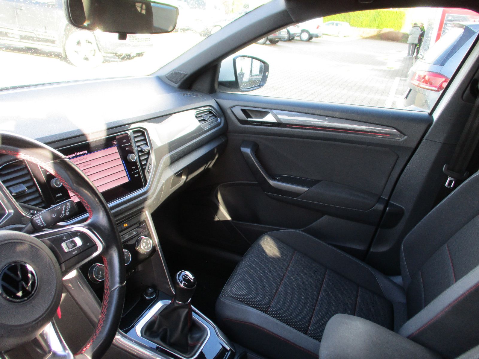 Volkswagen T-Roc Sport - Samsaru's Car Outlet