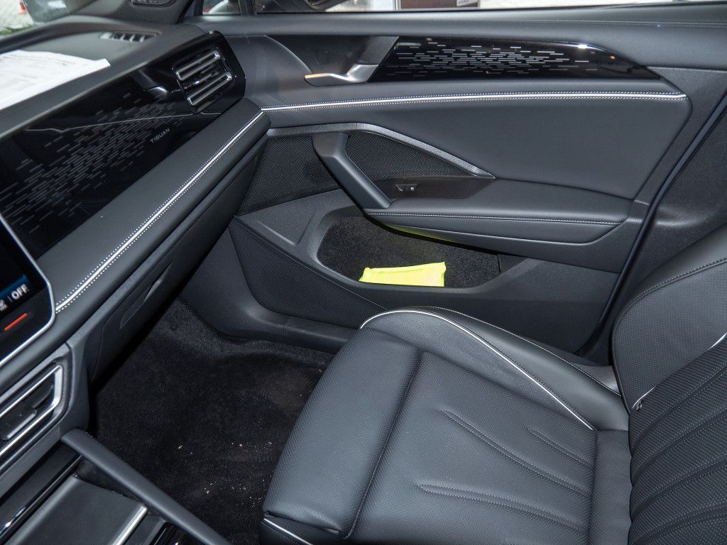 Volkswagen Tiguan 2.0TSI DSG Elegance 4x4 P-DACH LEDER H&K