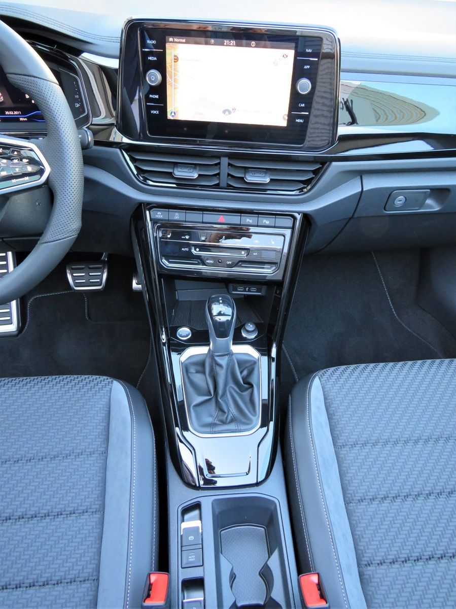 Volkswagen T-Roc 1.5 TSI DSG R-Line - Samsaru's Car Outlet