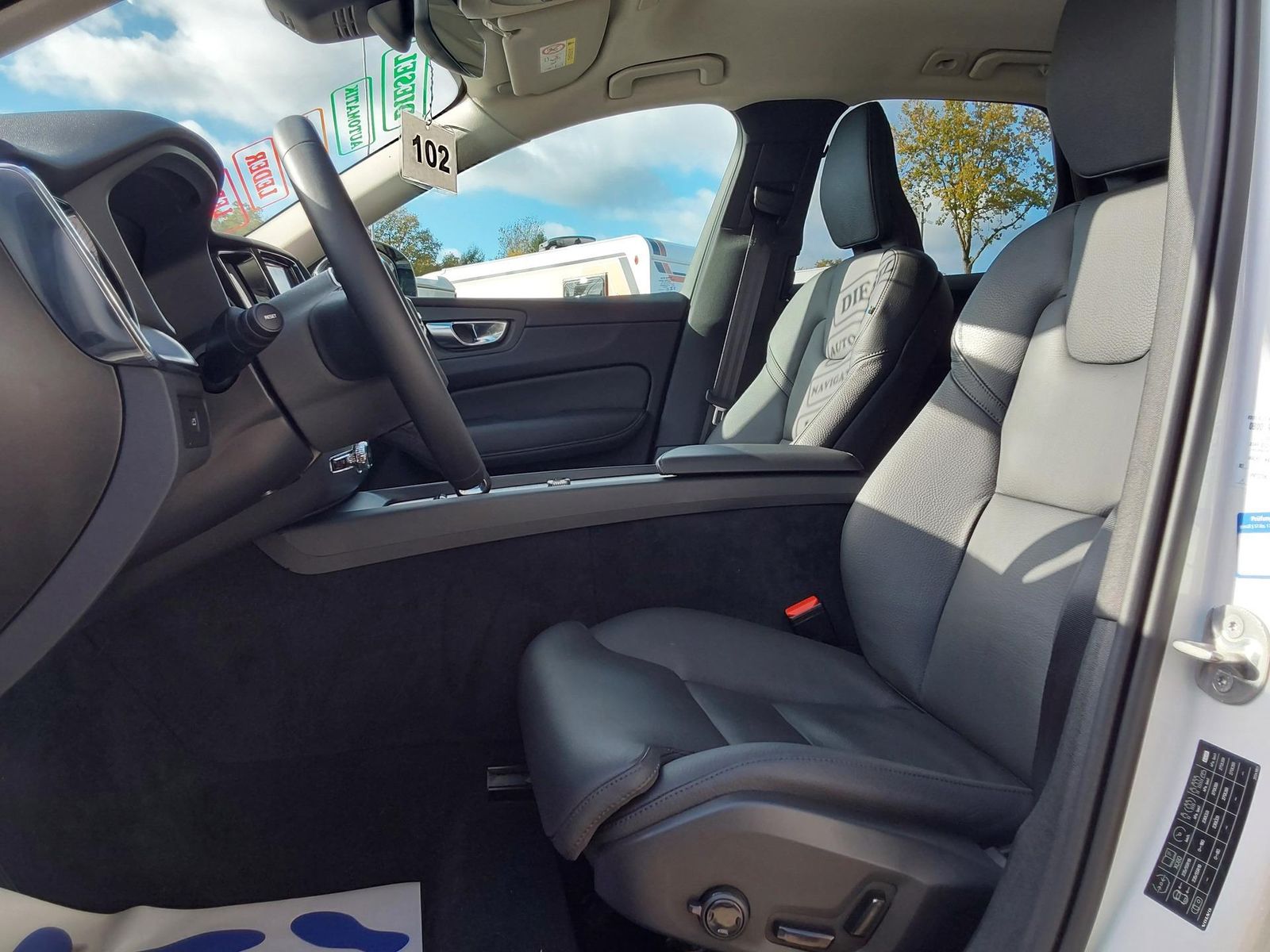 Volvo XC60 B4 D AWD Plus Dark AHK/ACC/LED/SHZ/PDC/N...