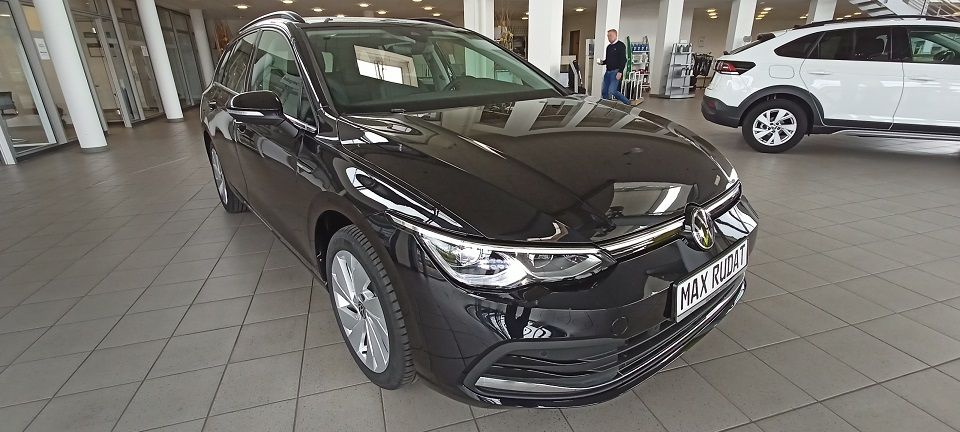 Volkswagen Golf Variant 1.5 TSI Style - Samsaru's Car Outlet